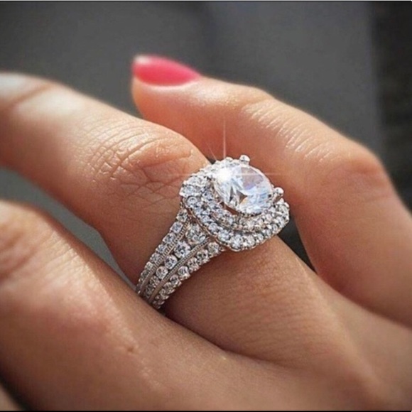 NEW 18k White Gold Diamond Halo Wedding Ring - Picture 7 of 8